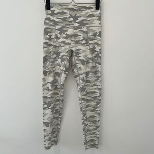 Women’s Aerie Chill Play Move Leggings Camo Camoflauge Neturla Workout small